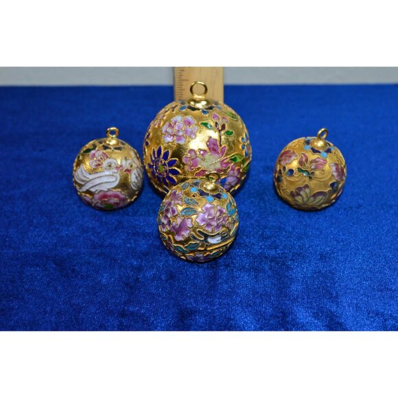 Vintage Cloisonne Ball Christmas Ornaments Set of 4 Florals Birds Gold Enameled - Picture 6 of 6